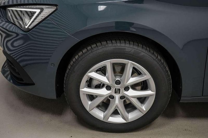 Neu Seat Leon Style 116 PS (85 kW) 2025 Fjord blau Limousine
