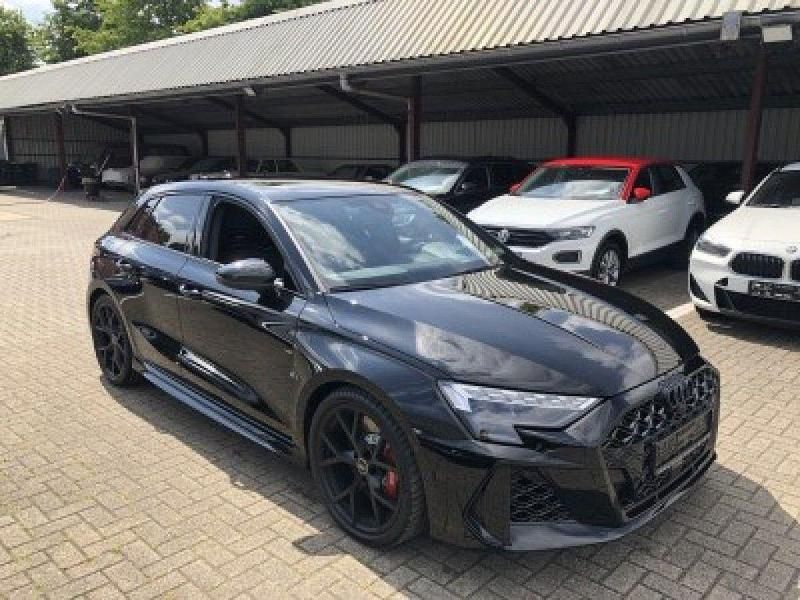 Schwarz Neu 2025 Audi RS3 Sportback Sport Kleinwagen | 71.800 € (Fairer Preis) - Bild 1/4