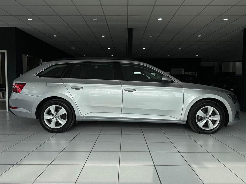 Gebraucht Skoda Superb 150 PS (110 kW) 2022 Silber Limousine