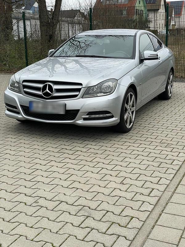 Gebraucht Mercedes C180 156 PS (114 kW) 2012 Silber Coupé