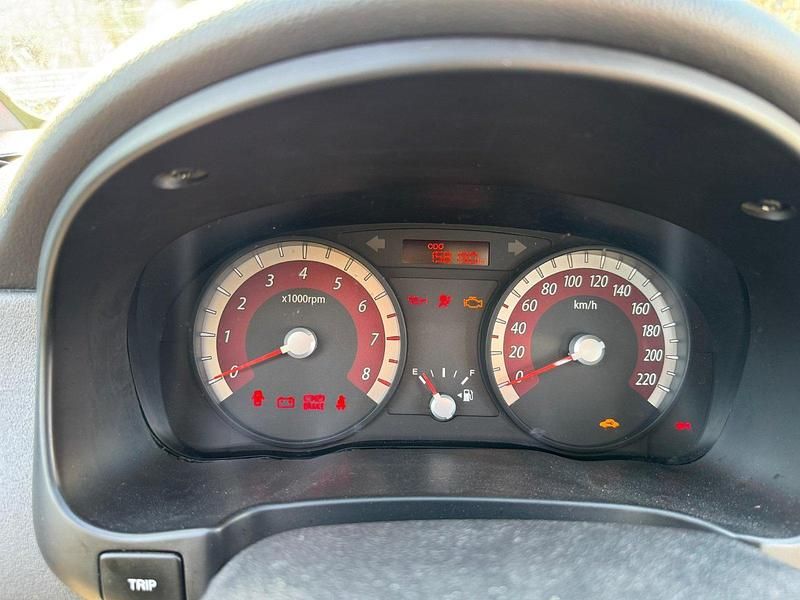 Gebraucht Kia Rio 80 PS (58 kW) 2011 Rot Kleinwagen