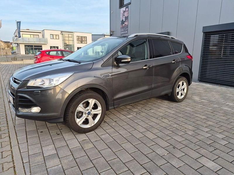 Gebraucht Ford Kuga Titanium 150 PS (110 kW) 2016 Grau SUV