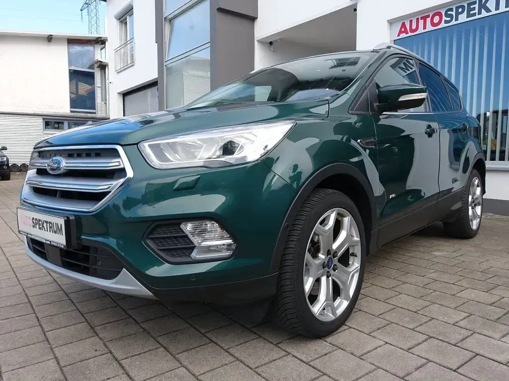 Gebraucht Ford Kuga Titanium 179 PS (131 kW) 2017 Grün SUV