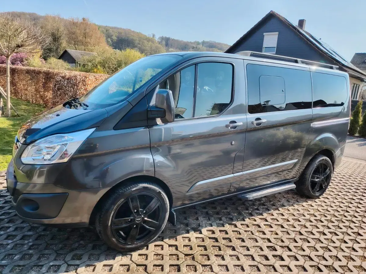 Gebraucht Ford Tourneo Custom Titanium 170 PS (125 kW) 2017 Grau Van