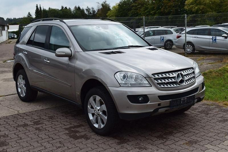 Silber Gebraucht 2007 Mercedes ML320 SUV | 5.480 € (Superpreis) - Bild 1/4
