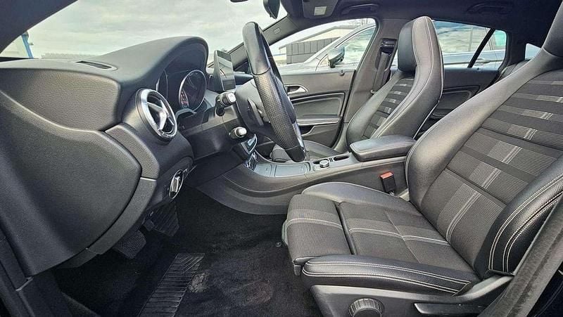 Gebraucht Mercedes CLA200 136 PS (100 kW) 2017 Kosmosschwarz  metalliclack Kombi