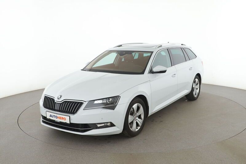 Weiß Gebraucht 2019 Skoda Superb LAURIN & KLEMENT Kombi | 28.050 € (Fairer Preis) - Bild 1/4