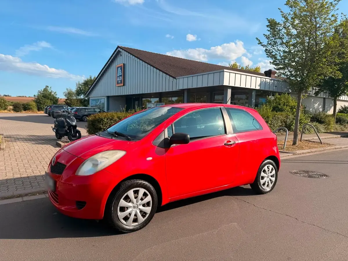 Gebraucht Toyota Yaris 69 PS (50 kW) 2007 Rot Kleinwagen