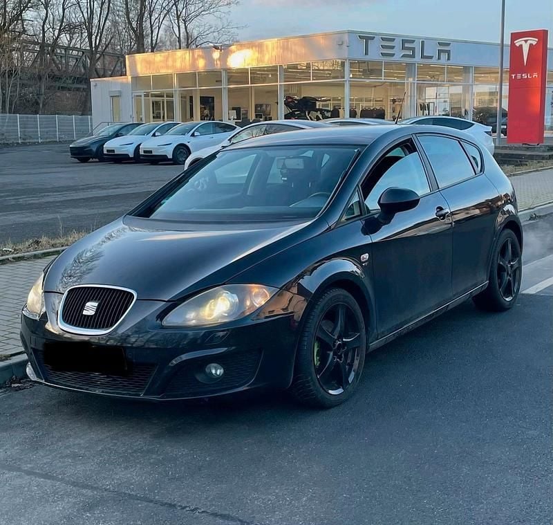 Schwarz Gebraucht 2010 Seat Leon Sport Kleinwagen | 3.950 € (Superpreis) - Bild 1/4