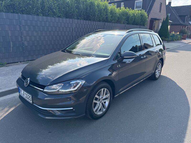 Grau Gebraucht 2018 VW Golf VII Comfortline Kombi | 10.980 € (Fairer Preis) - Bild 1/4