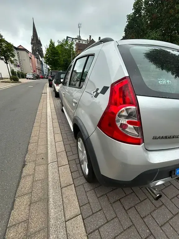 Gebraucht Dacia Sandero Stepway 84 PS (61 kW) 2011 Grau Limousine