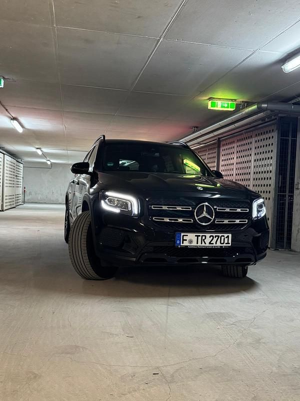 Schwarz Gebraucht 2022 Mercedes GLB200 Night SUV | 37.999 € (Fairer Preis) - Bild 1/4