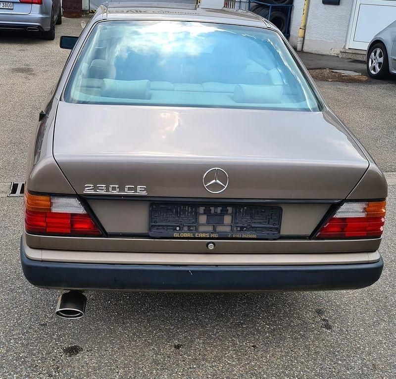 Gebraucht Mercedes 230 132 PS (97 kW) 1989 Beige Coupé