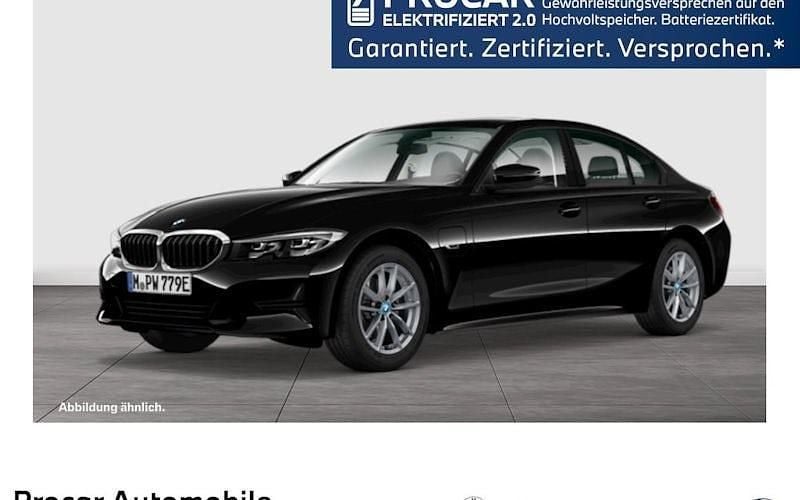 Schwarz Gebraucht 2022 BMW 320e Sport Line Limousine | 26.970 € (Fairer Preis) - Bild 1/4