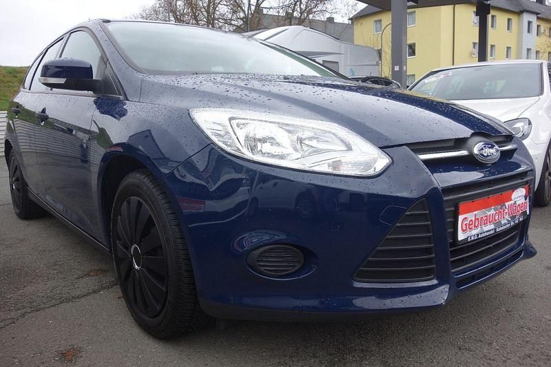 Gebraucht Ford Focus Ambiente 101 PS (74 kW) 2013 Blau Kombi