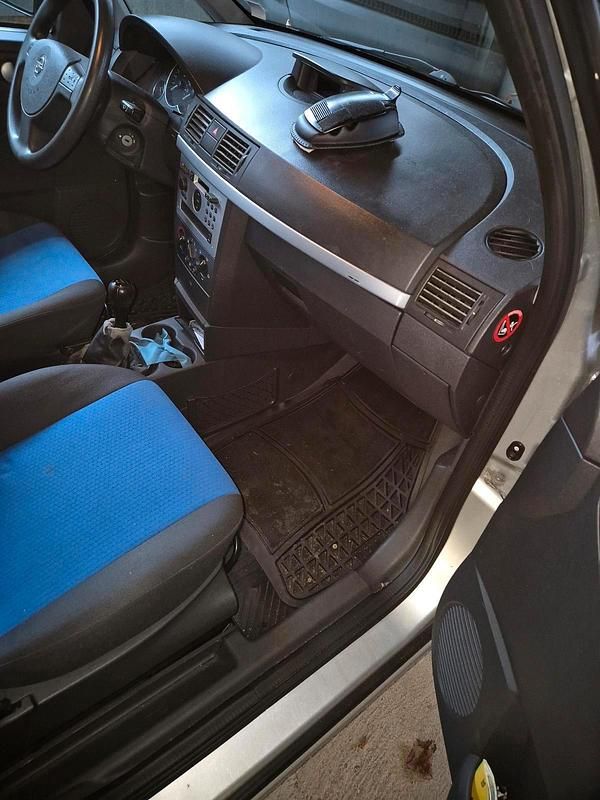Gebraucht Opel Meriva 101 PS (74 kW) 2004 Silber Van / Kleinbus