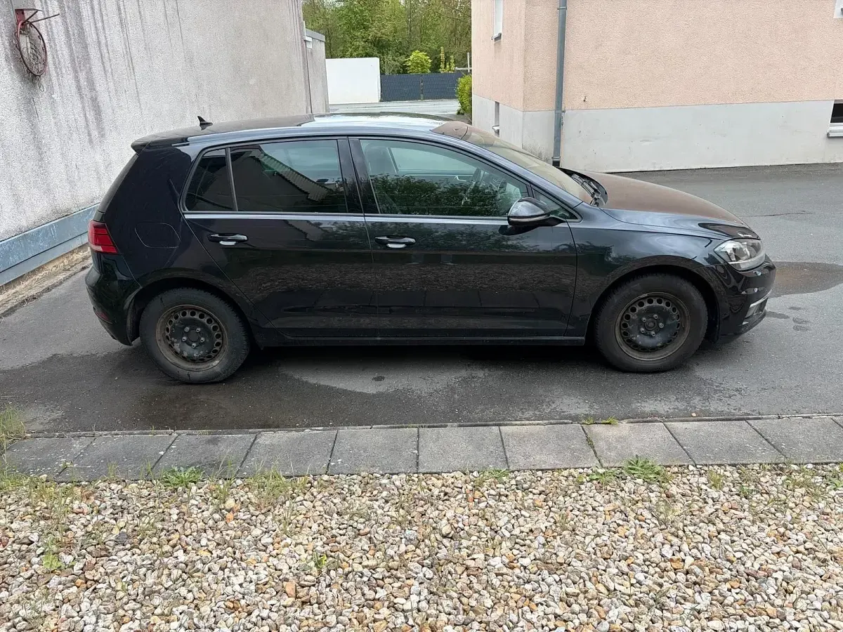 Gebraucht VW Golf VII Comfortline 150 PS (110 kW) 2017 Schwarz Limousine