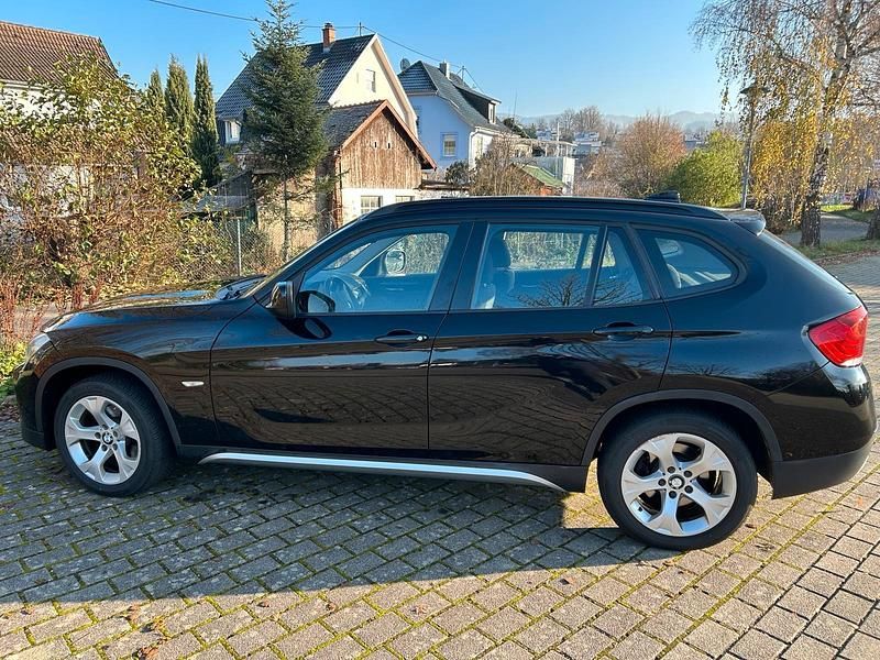 Schwarz Gebraucht 2012 BMW X1 SUV | 8.000 € - Bild 1/4