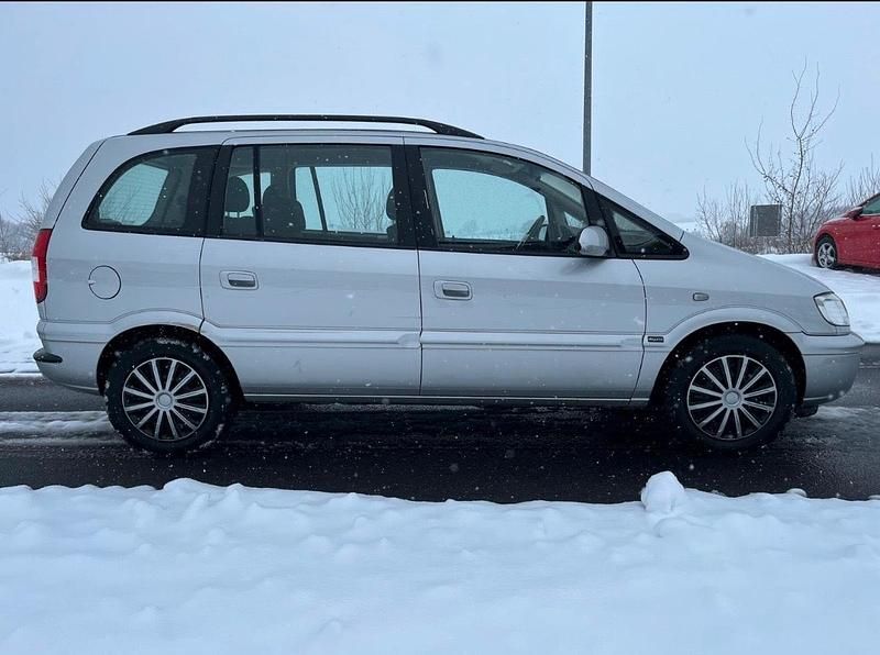 Gebraucht Opel Zafira Elegance 125 PS (91 kW) 2005 Silber Van / Kleinbus