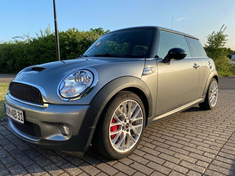 Grau Gebraucht 2009 Mini John Cooper Works Kleinwagen | 8.999 € (Fairer Preis) - Bild 1/4