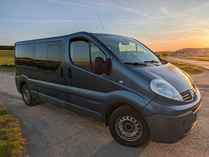 Second-hand Renault Trafic 115 CP (84 kW) 2008 Albastru Monovolum