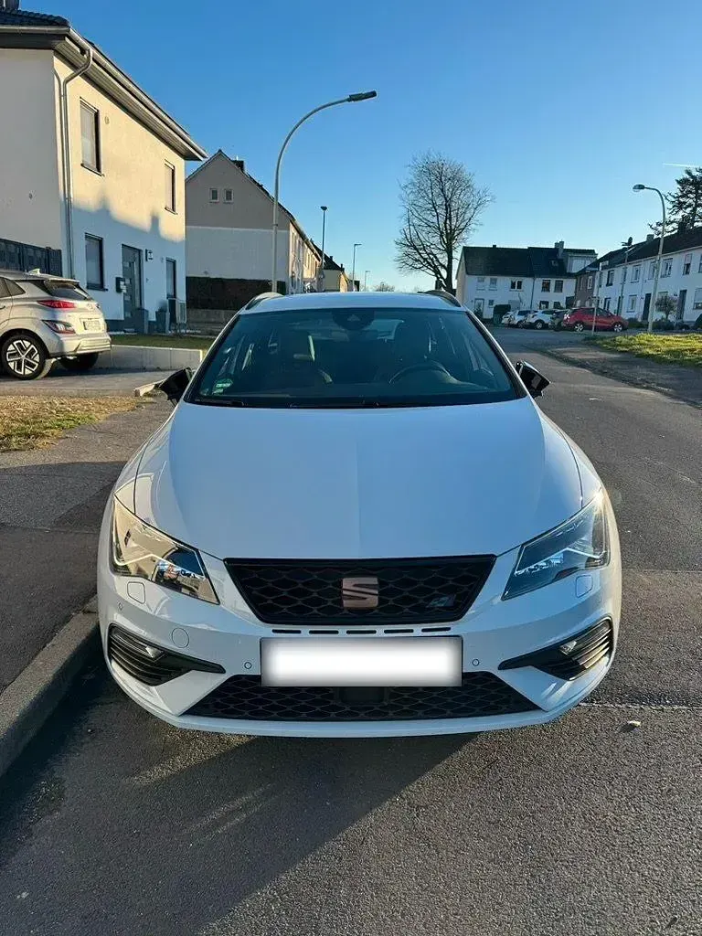 Używany Seat Leon ST 4Drive 300 KM (220 kW) 2020 Andere farben Kombi
