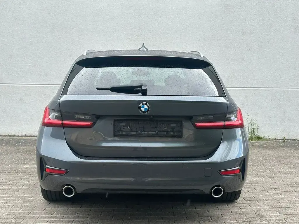 Gebraucht BMW 330e Sport Line 184 PS (135 kW) 2021 Grau Limousine