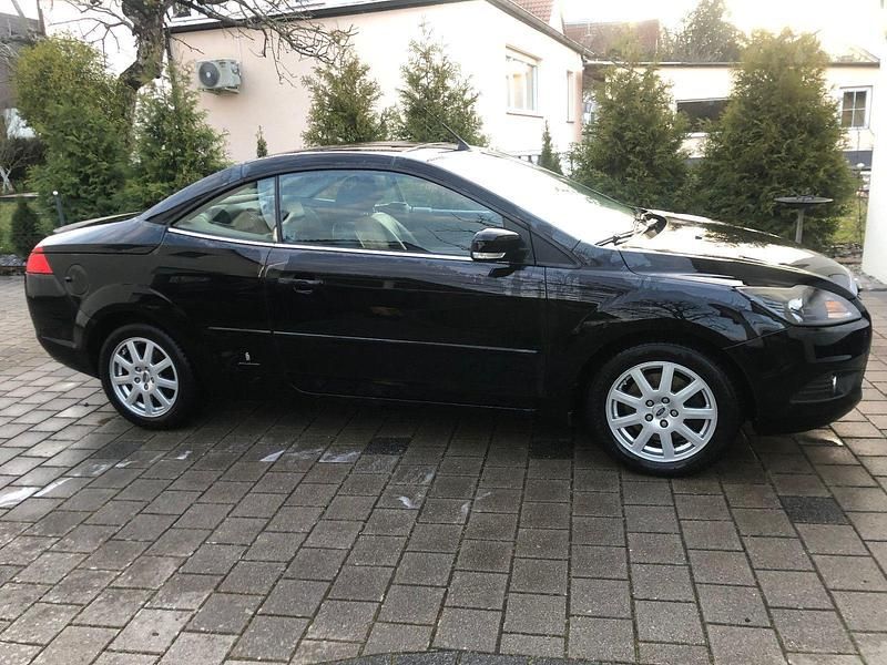 Gebraucht Ford Focus Cabriolet Titanium 136 PS (100 kW) 2010 Cabrio