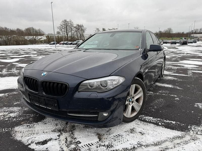Blau Gebraucht 2012 BMW 520 Limousine | 10.450 € (Superpreis) - Bild 1/4