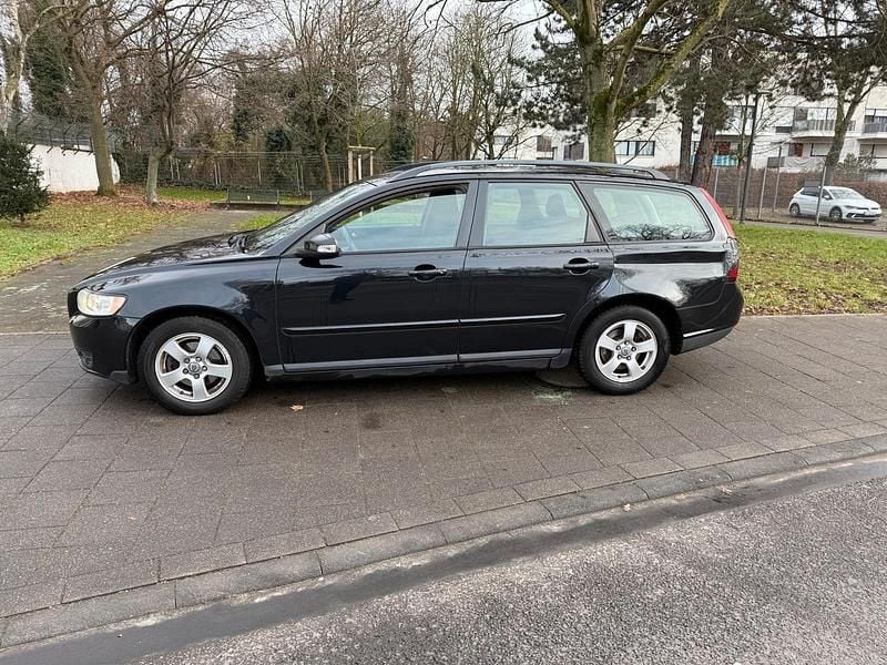 Usado Volvo V50 125 CV (91 kW) 2009 Negro Familiar