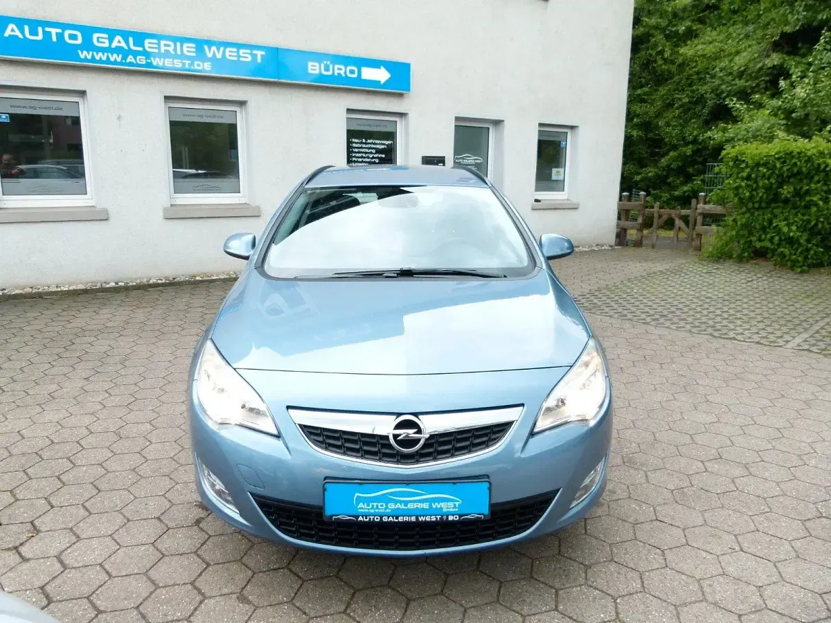 Gebraucht Opel Astra 101 PS (74 kW) 2011 Blau Kombi