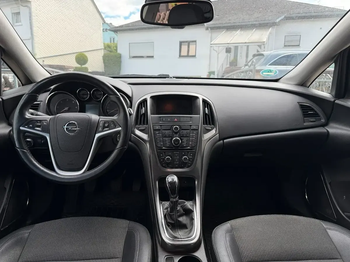 Gebraucht Opel Astra 110 PS (80 kW) 2011 Braun Kombi