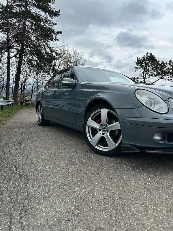 Gebraucht Mercedes E200 163 PS (119 kW) 2004 Blau Limousine