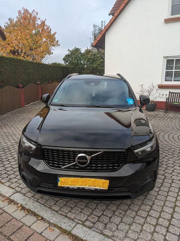 Schwarz Gebraucht 2021 Volvo XC40 R-Design SUV | 28.500 € (Guter Preis) - Bild 1/4