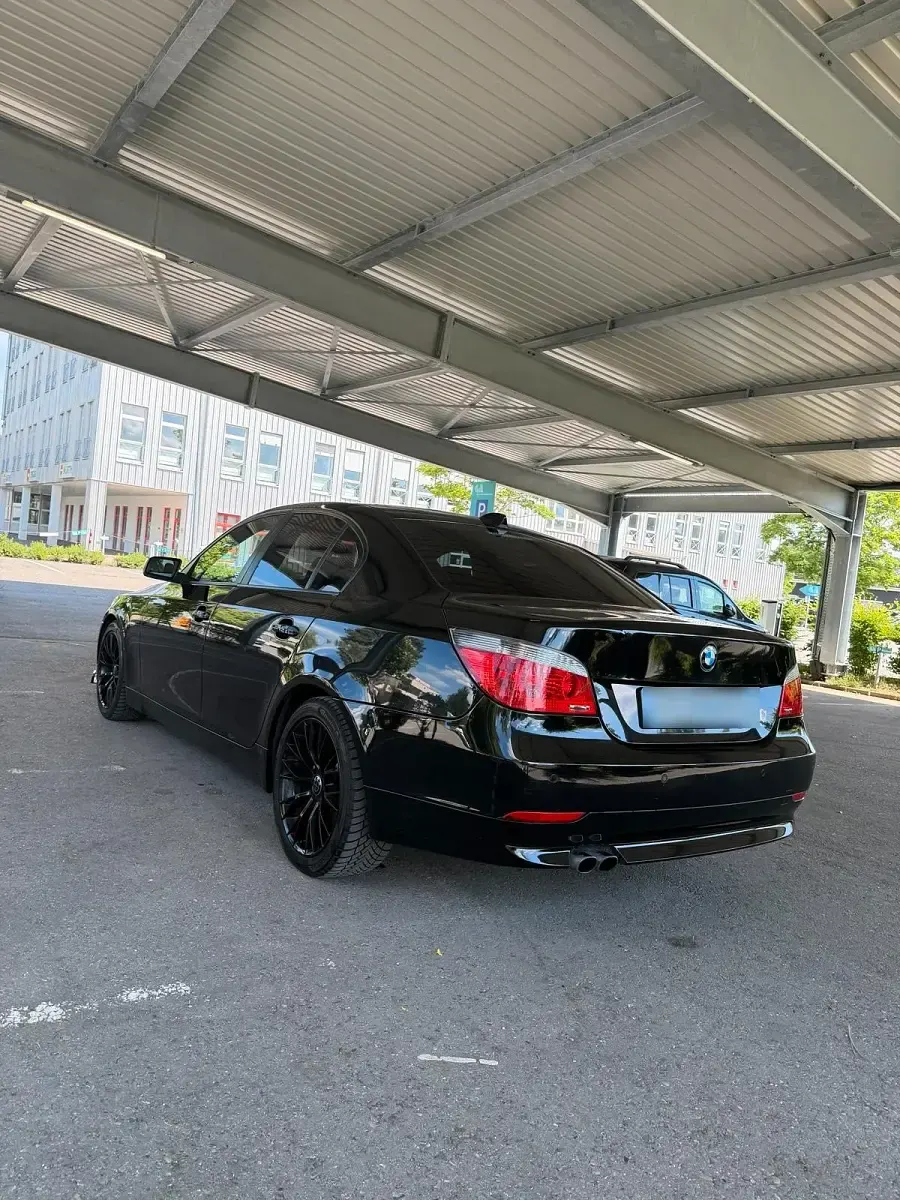 Gebraucht BMW 523 177 PS (130 kW) 2005 Schwarz Limousine