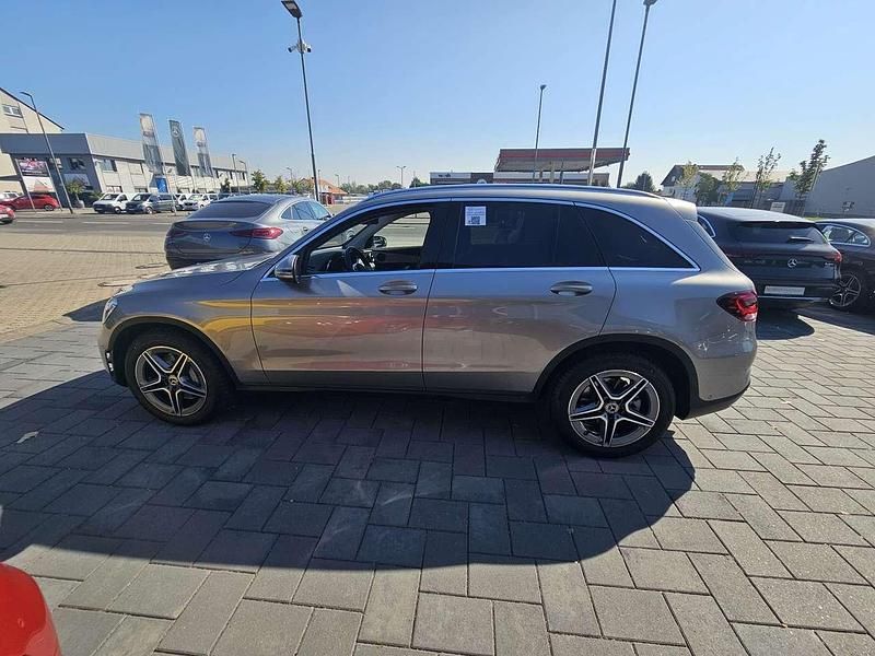 Gebraucht Mercedes GLC200 AMG line 197 PS (144 kW) 2021 Silber SUV
