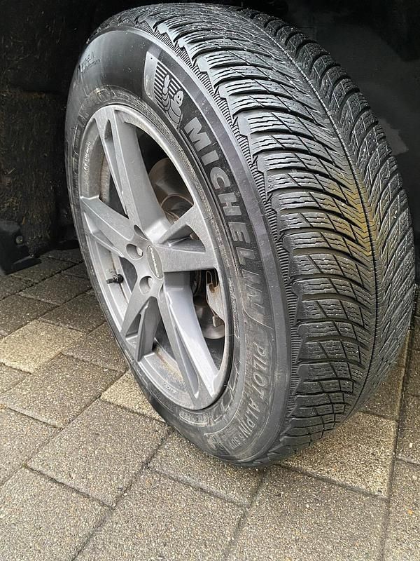 Gebraucht Jaguar E-Pace Chequered Flag 179 PS (131 kW) 2020 Grau SUV