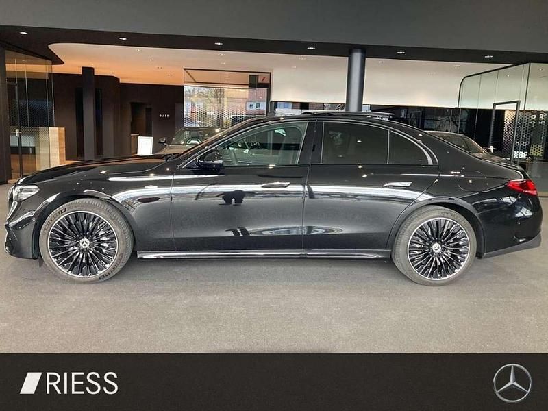 Gebraucht Mercedes E300 AMG 313 PS (230 kW) 2025 Metalliclack obsidianschwarz Limousine