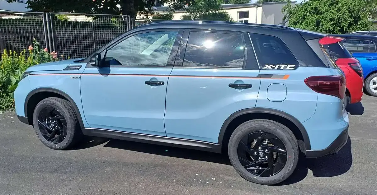Gebraucht Suzuki Vitara Comfort+ 110 PS (80 kW) 2026 Ice grayish blue /cosmic black SUV