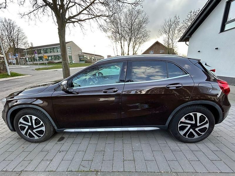 Gebraucht Mercedes GLA250 211 PS (155 kW) 2014 Braun SUV
