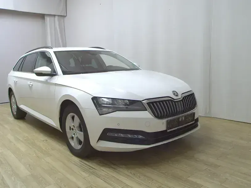 Gebraucht Skoda Superb Ambition 122 PS (89 kW) 2021 Weiss Kombi