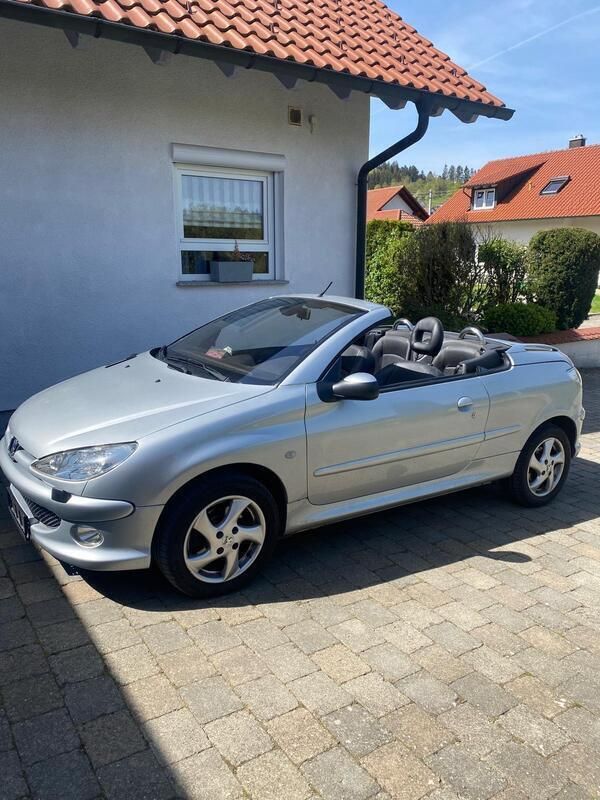 Silber Gebraucht 2004 Peugeot 206 CC Sport Cabrio | 2.650 € (Etwas zu teuer) - Bild 1/4