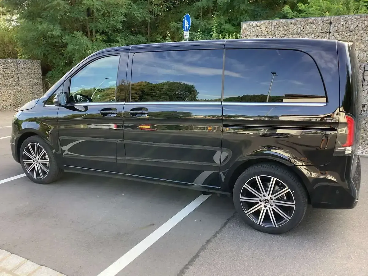 Gebraucht Mercedes V300 Avantgarde 237 PS (174 kW) 2026 Schwarz Van / Kleinbus
