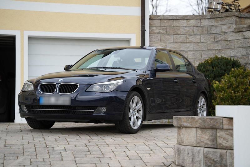 Gebraucht BMW 525 218 PS (160 kW) 2007 Blau Limousine
