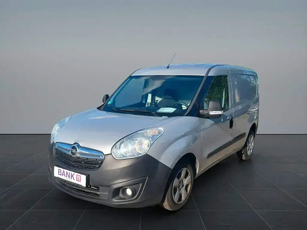 Gebraucht Opel Combo 105 PS (77 kW) 2017 Silber Van / Kleinbus