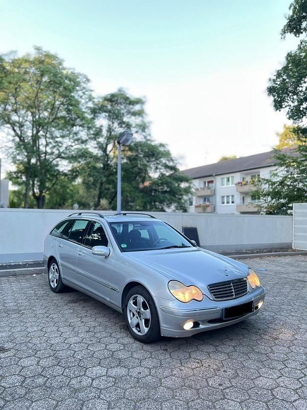 Silber Gebraucht 2002 Mercedes C180 Kombi | 800 € (Superpreis) - Bild 1/4