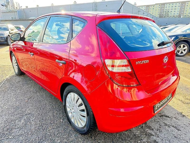 Gebraucht Hyundai i30 Edition+ 109 PS (80 kW) 2009 Rot Limousine