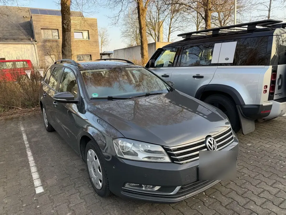 Gebraucht VW Passat 122 PS (89 kW) 2011 Grau Kombi