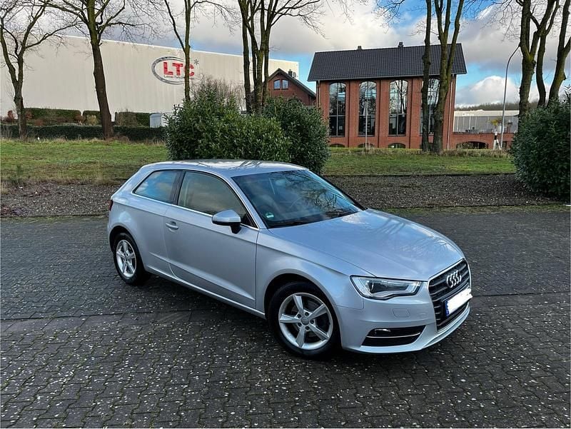 Silber Gebraucht 2013 Audi A3 Coupé | 6.999 € (Fairer Preis) - Bild 1/4