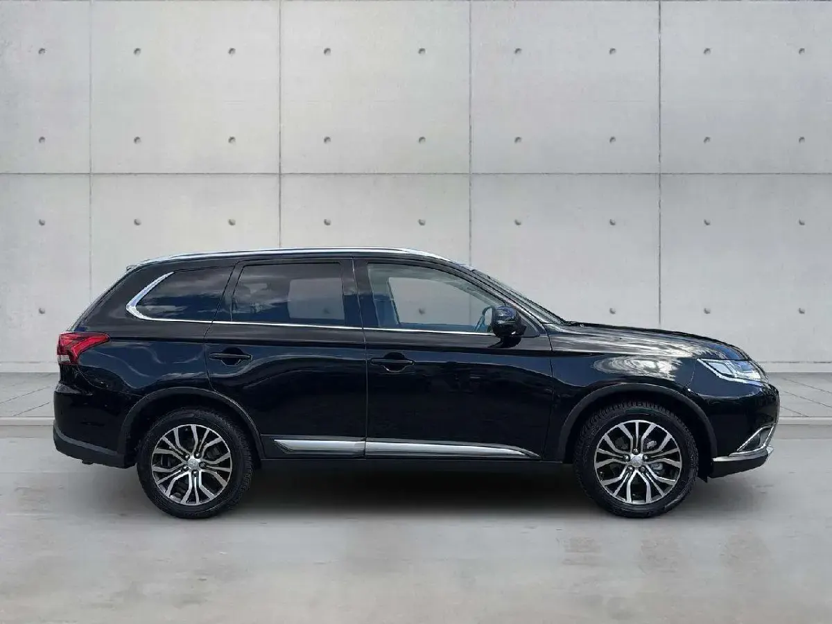 Gebraucht Mitsubishi Outlander Top 150 PS (110 kW) 2018 Schwarz SUV